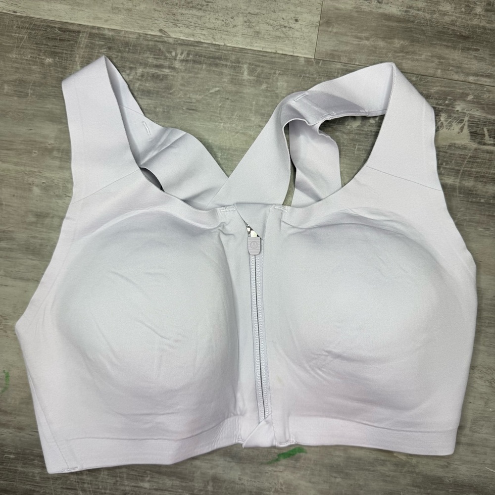 Lululemon 32DD enlisted sports‎ bra in a light purple -like new!